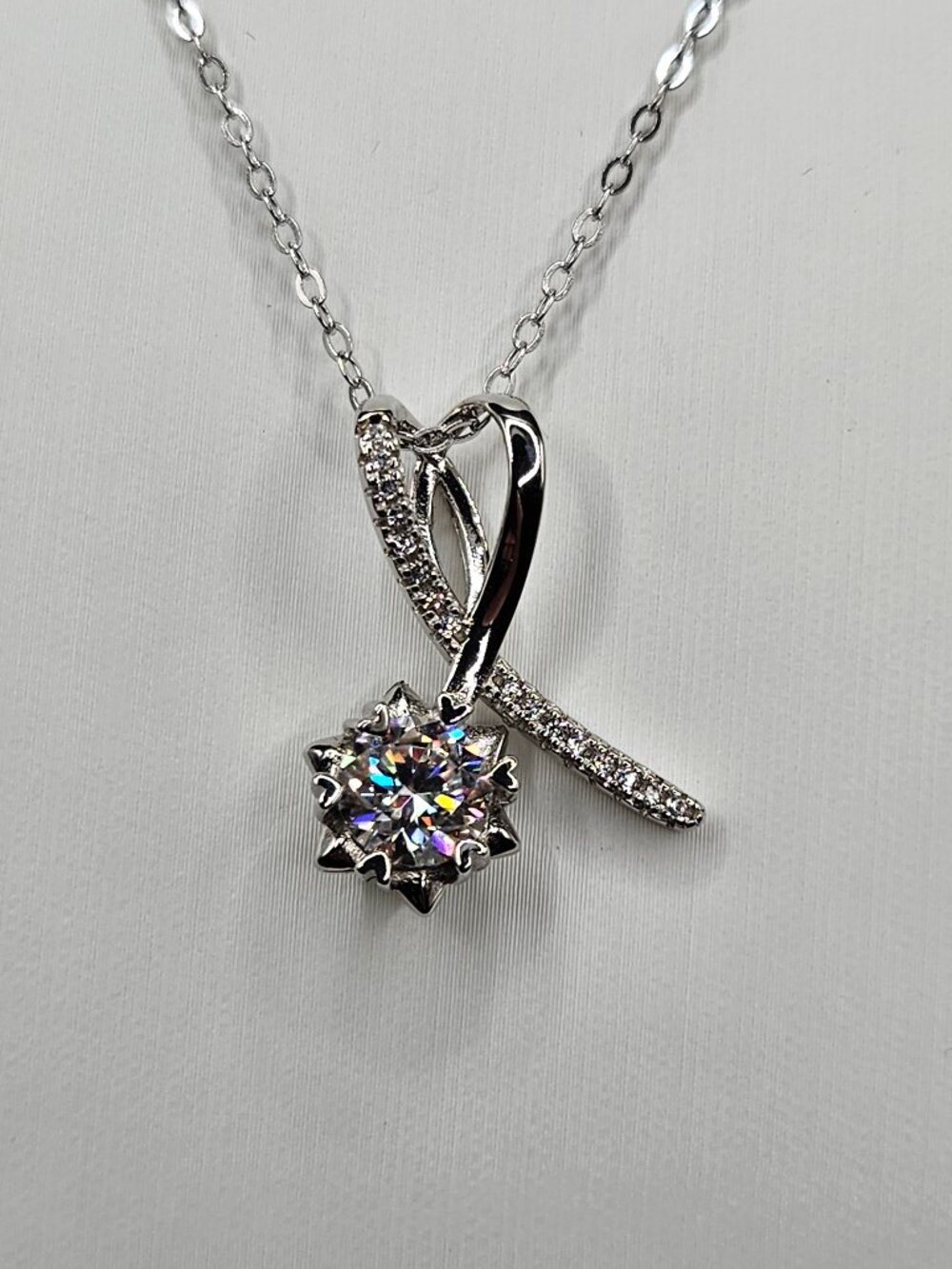 2CTW Moissanite Platinum S925 Ribbon Ribbon Swirl Necklace 17.5"